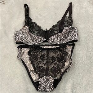 Vintage! 1980s! Maidenform Black & White Leopard Lace Bra & Bikini Set